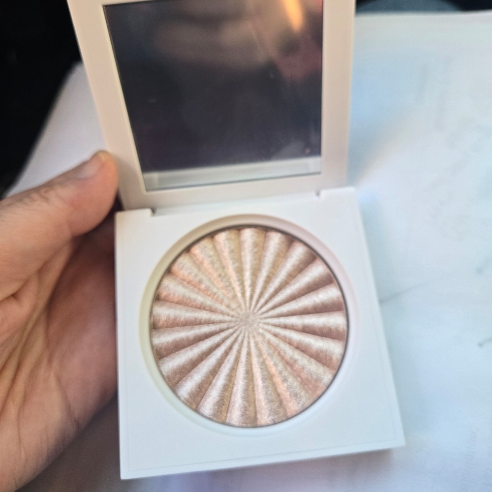 Radiant Glow Highlighter - Ofra